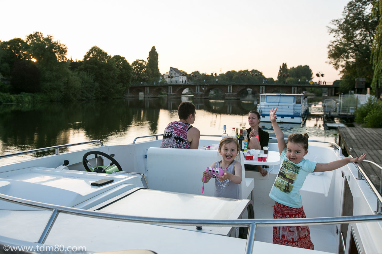 Croisière Fluviale En Famille Sur La Sarthe Le Tour Du Monde à 80 Cm 