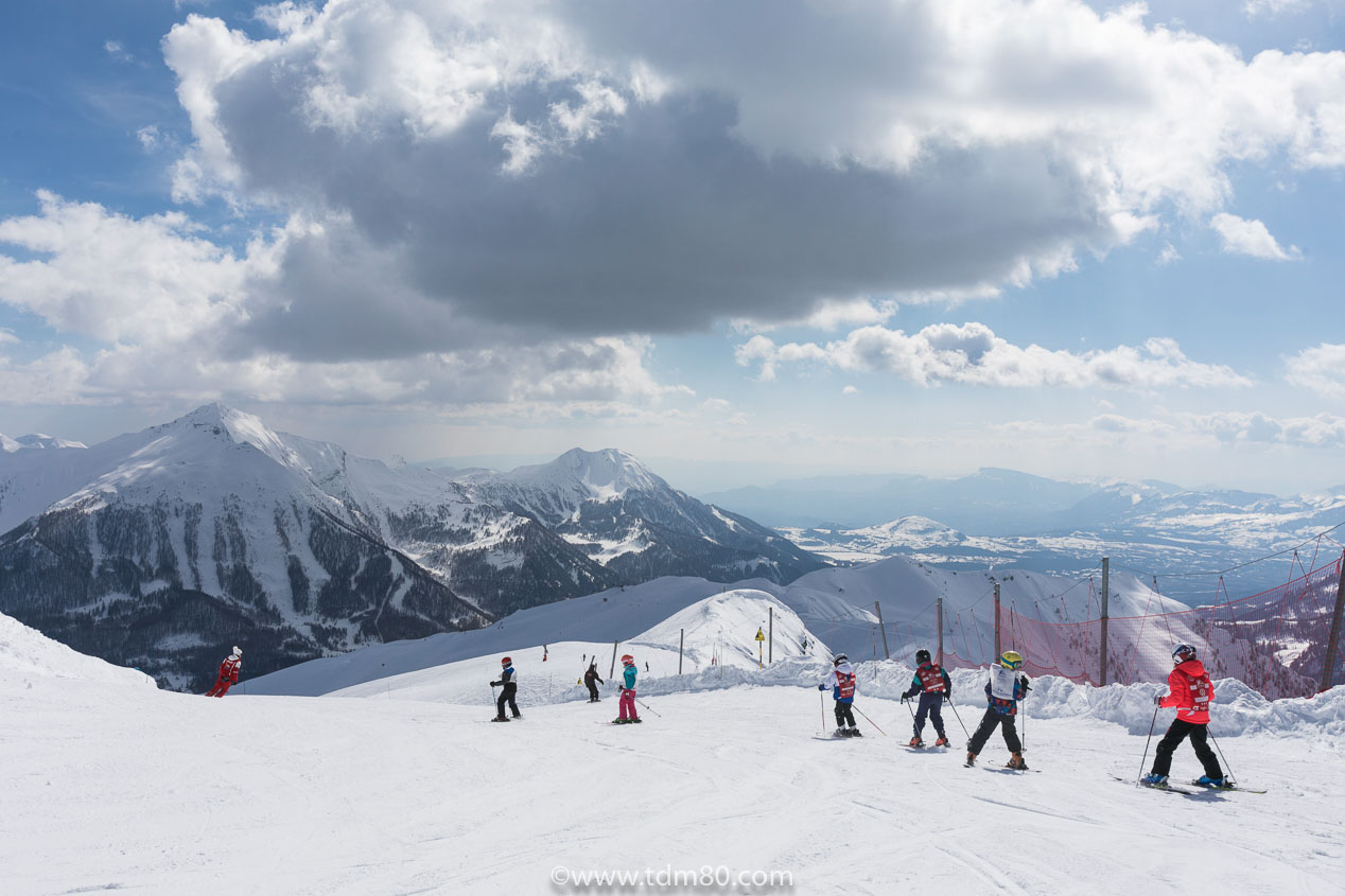 Orcières. Stage de saut à ski : les enfants sur un tremplin de 60 mètres